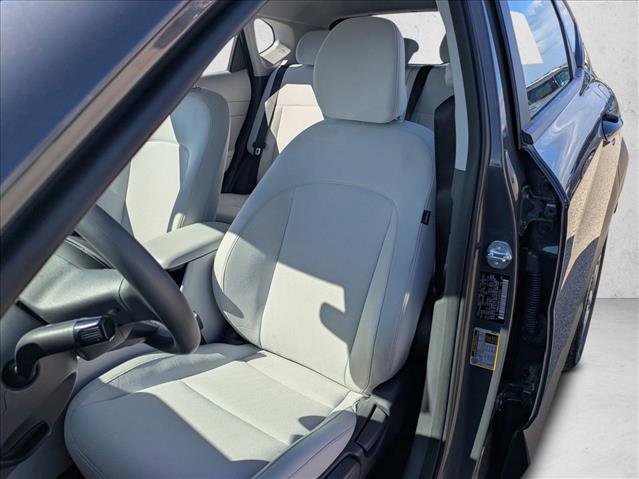 Certified 2025 Hyundai Kona SE image 15