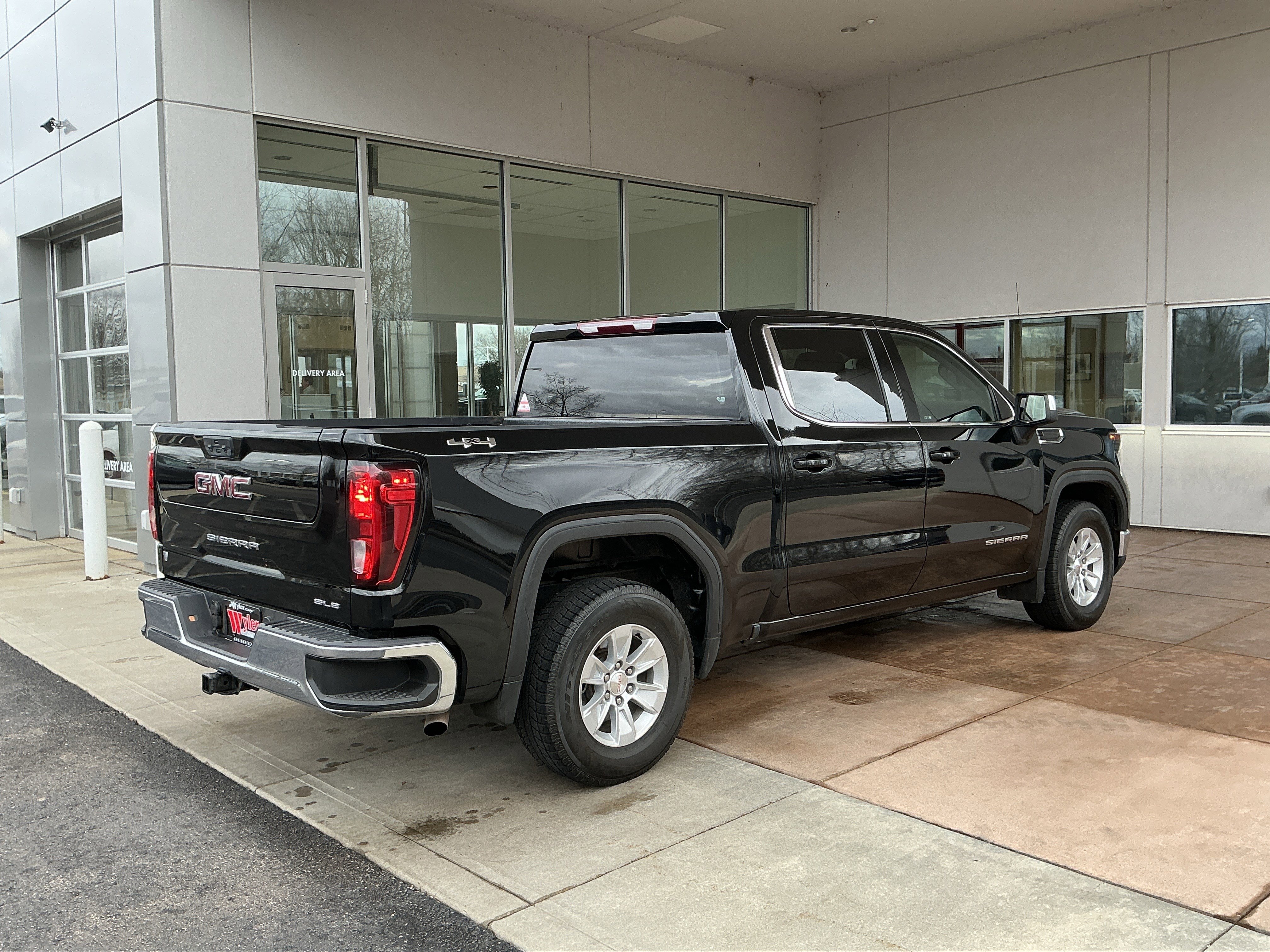 Used 2023 GMC Sierra 1500 SLE w/ Enhanced Capability Package AWD/4WD image 21