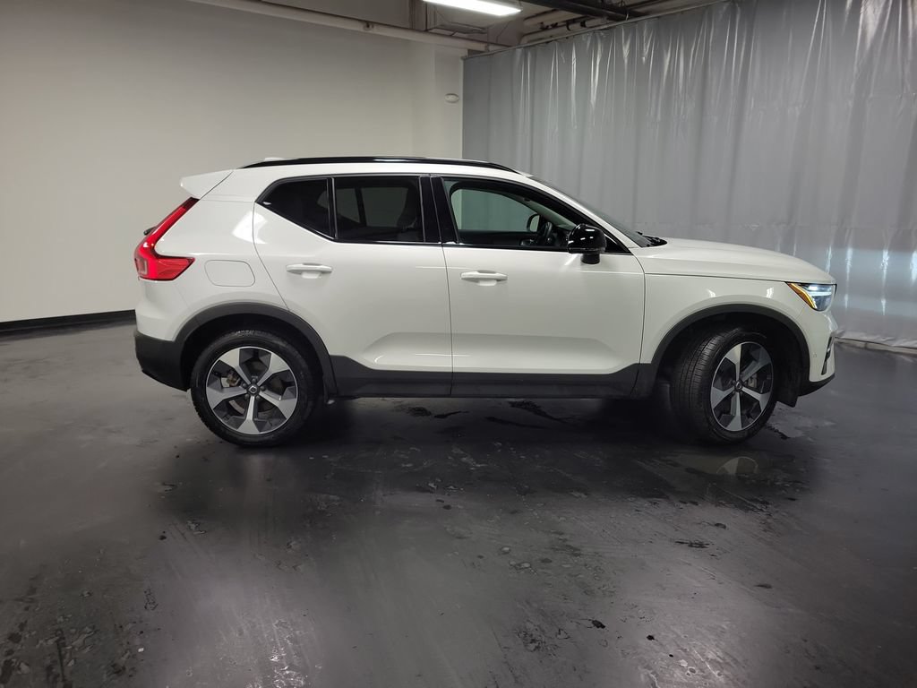 Used 2024 Volvo XC40 B5 Plus AWD/4WD image 9