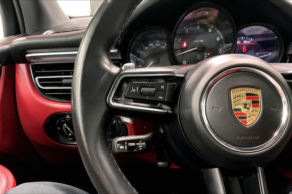 Used 2023 Porsche Macan AWD/4WD image 11
