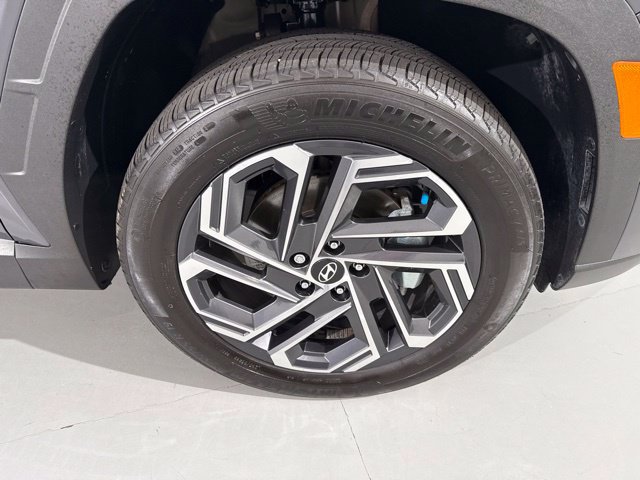 Used 2025 Hyundai Tucson Limited AWD/4WD image 15