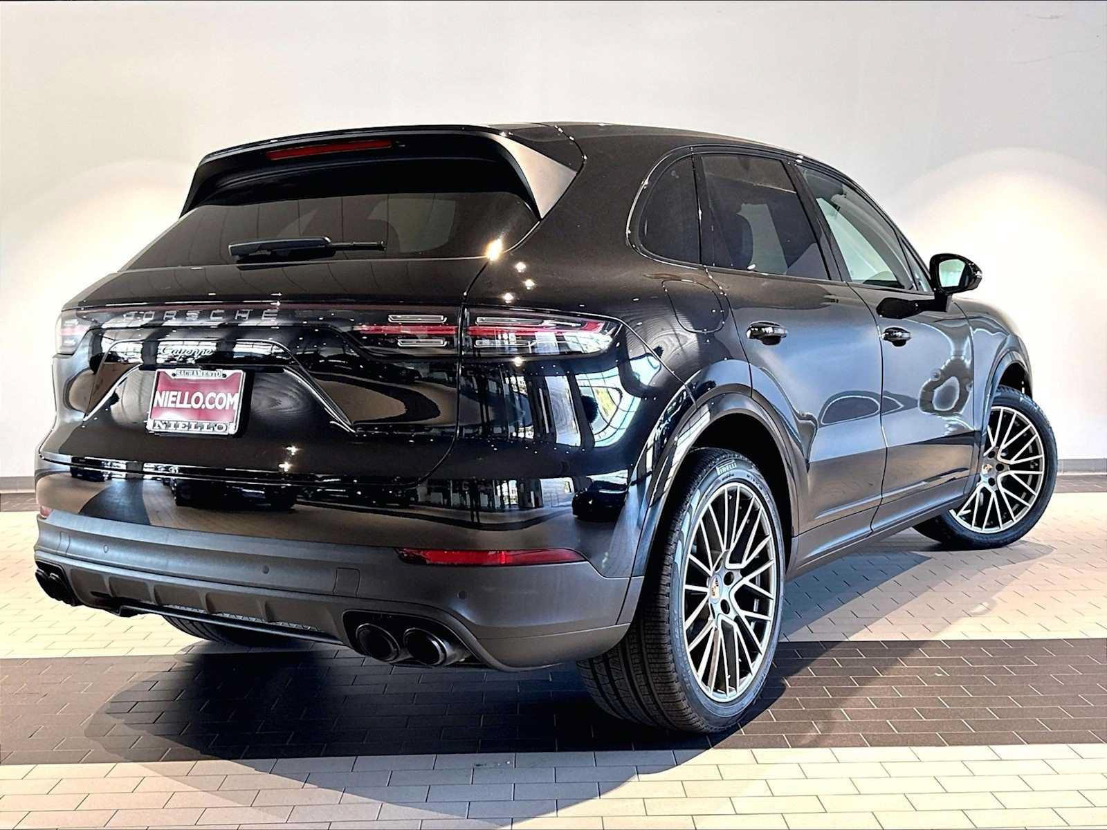 Used 2023 Porsche Cayenne Platinum Edition AWD/4WD image 10