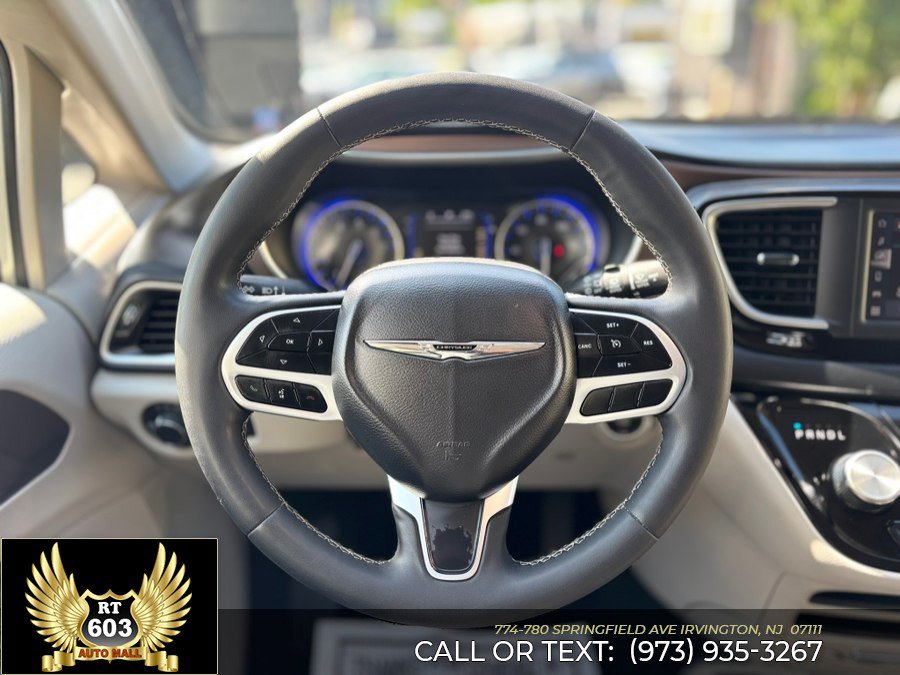 Used 2023 Chrysler Voyager LX FWD image 16