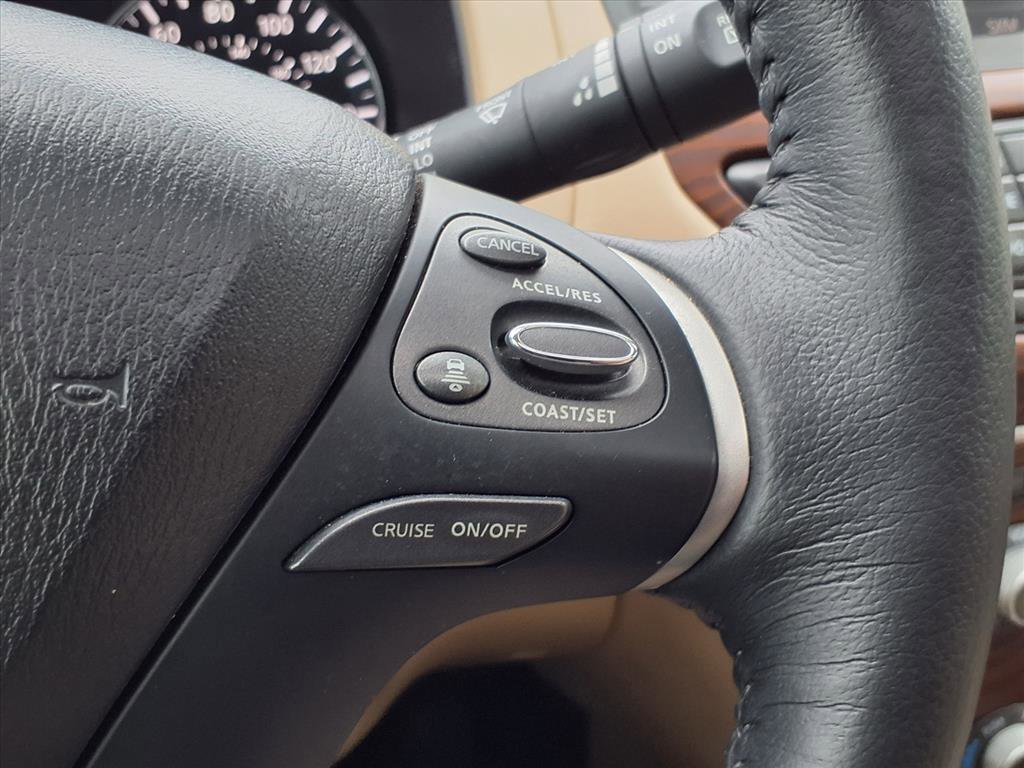 Used 2018 Nissan Pathfinder Platinum image 16