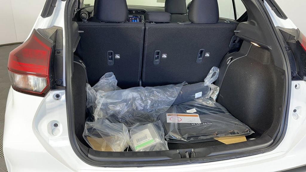 New 2025 Nissan Kicks Play S image 32