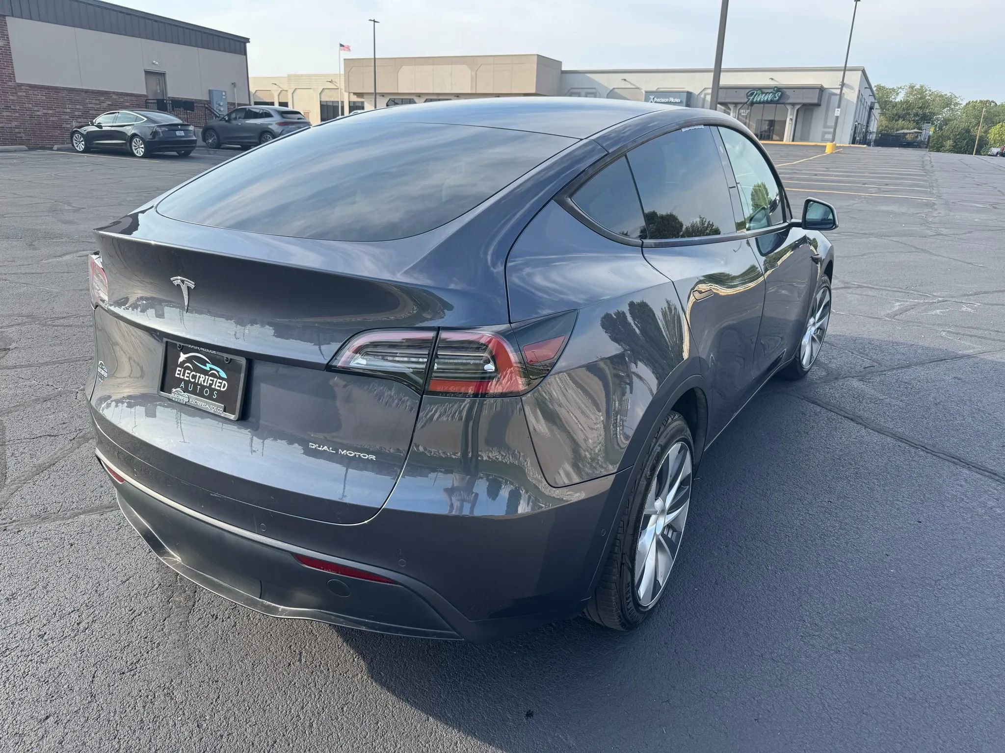 Used 2020 Tesla Model Y Long Range image 3