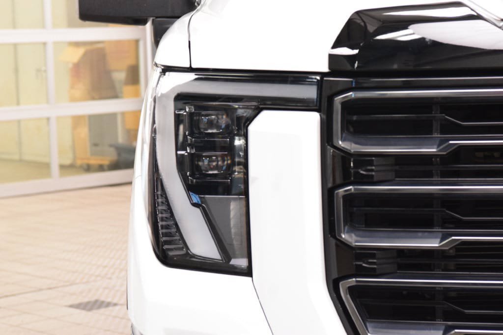 Used 2024 GMC Sierra 2500 AT4 w/ AT4 Premium Plus Package AWD/4WD image 12