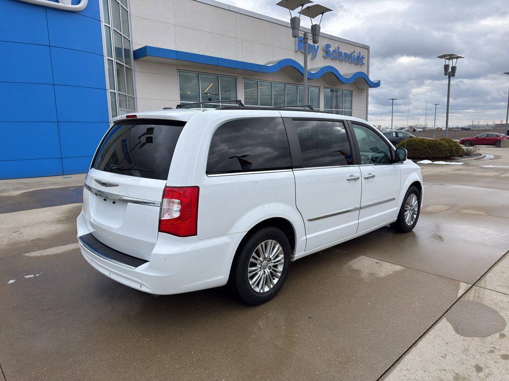 Used 2015 Chrysler Town & Country Touring-L w/ Driver Convenience Group FWD image 5
