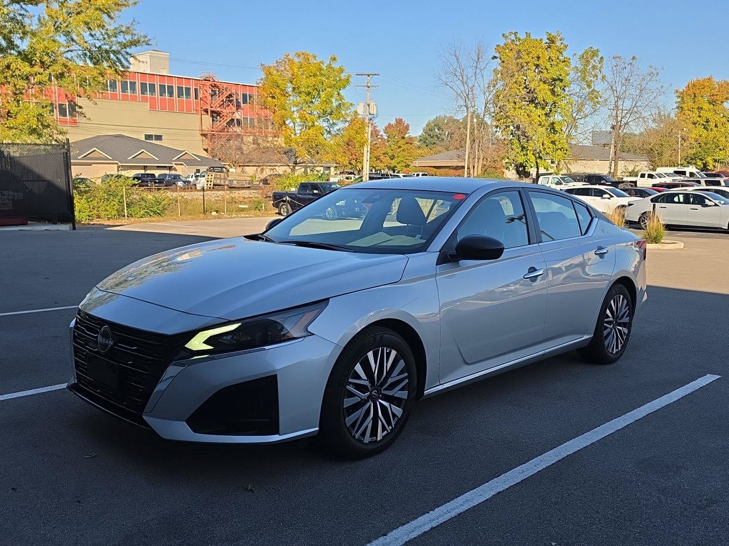 Used 2025 Nissan Altima 2.5 SV FWD image 7