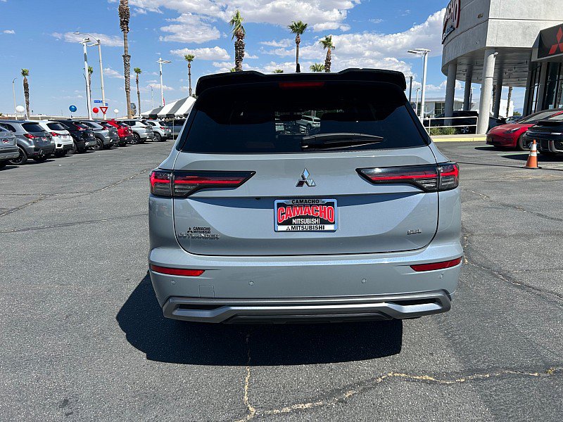 Used 2025 Mitsubishi Outlander SEL FWD image 2