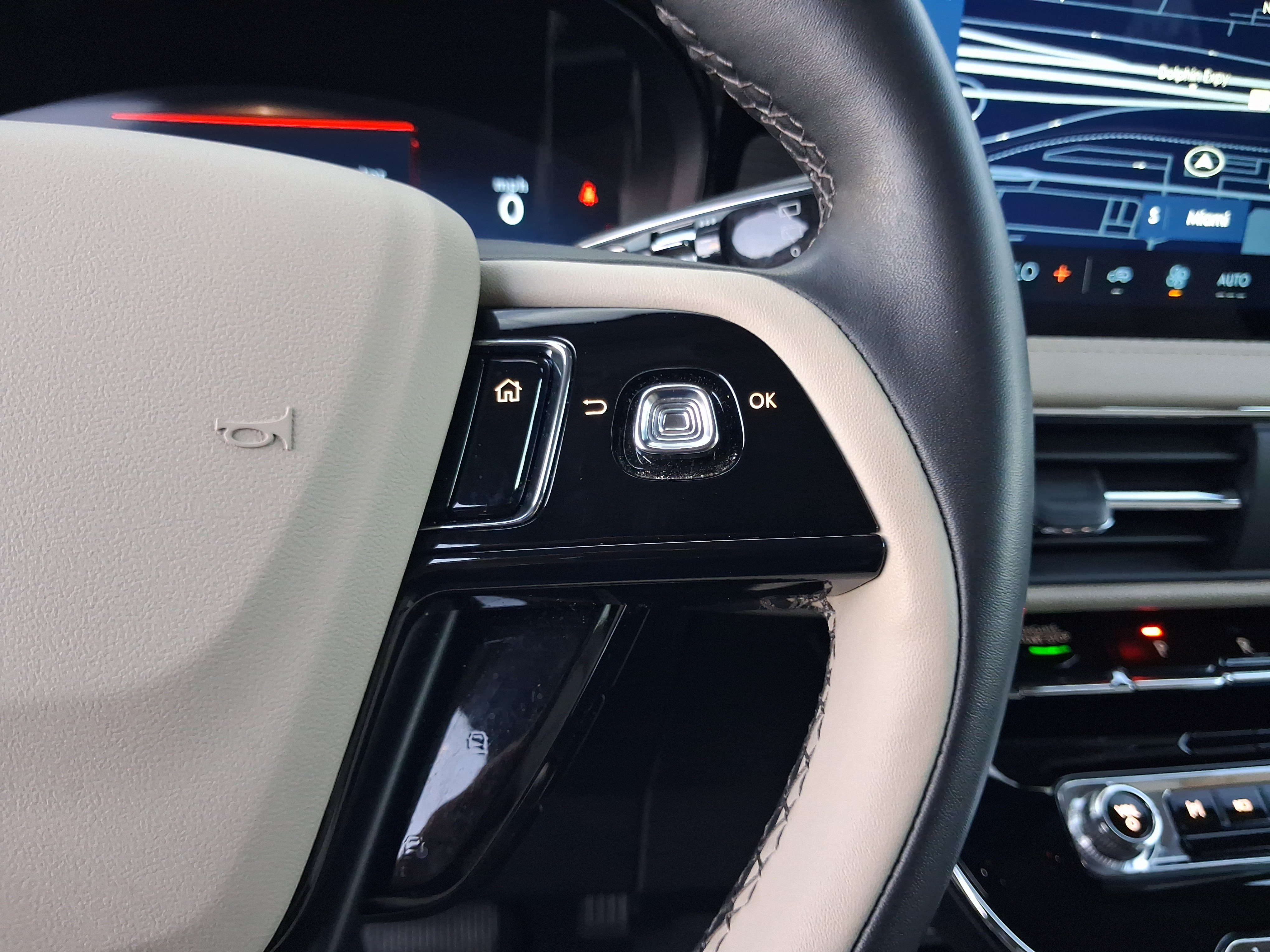 Certified 2025 Lincoln Corsair FWD image 18