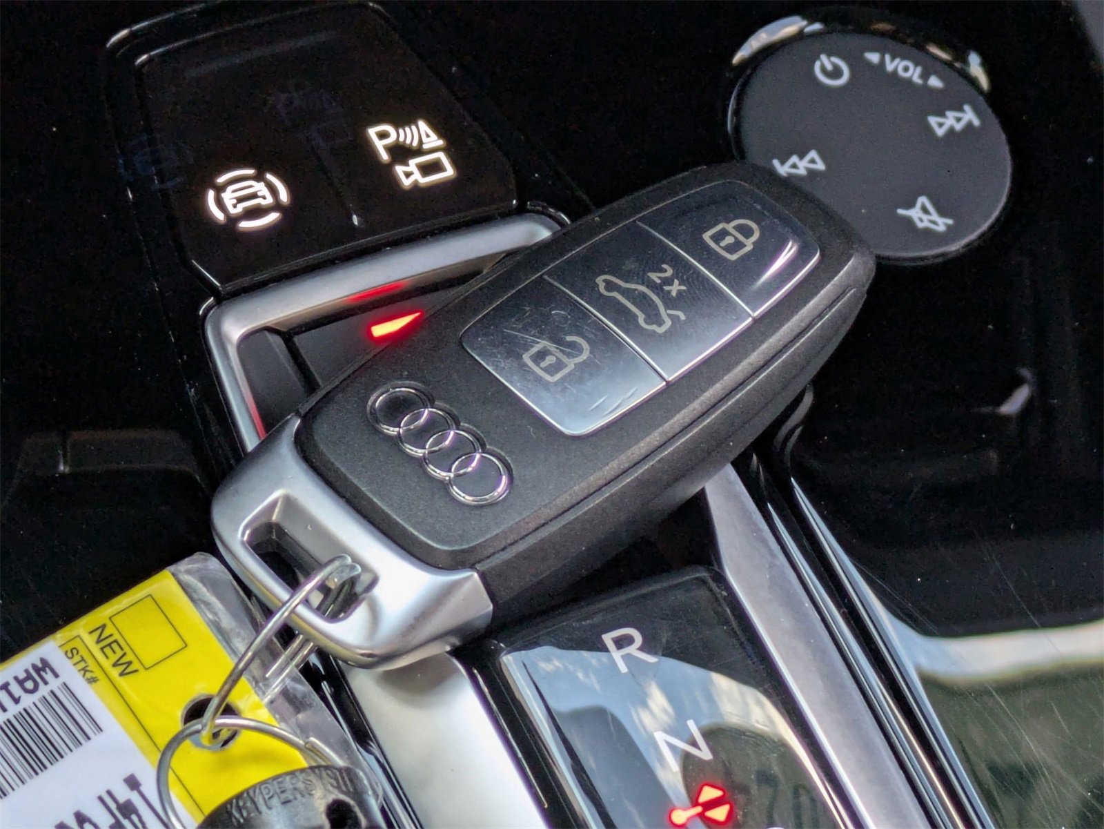 Used 2024 Audi Q4 e-tron Premium image 32