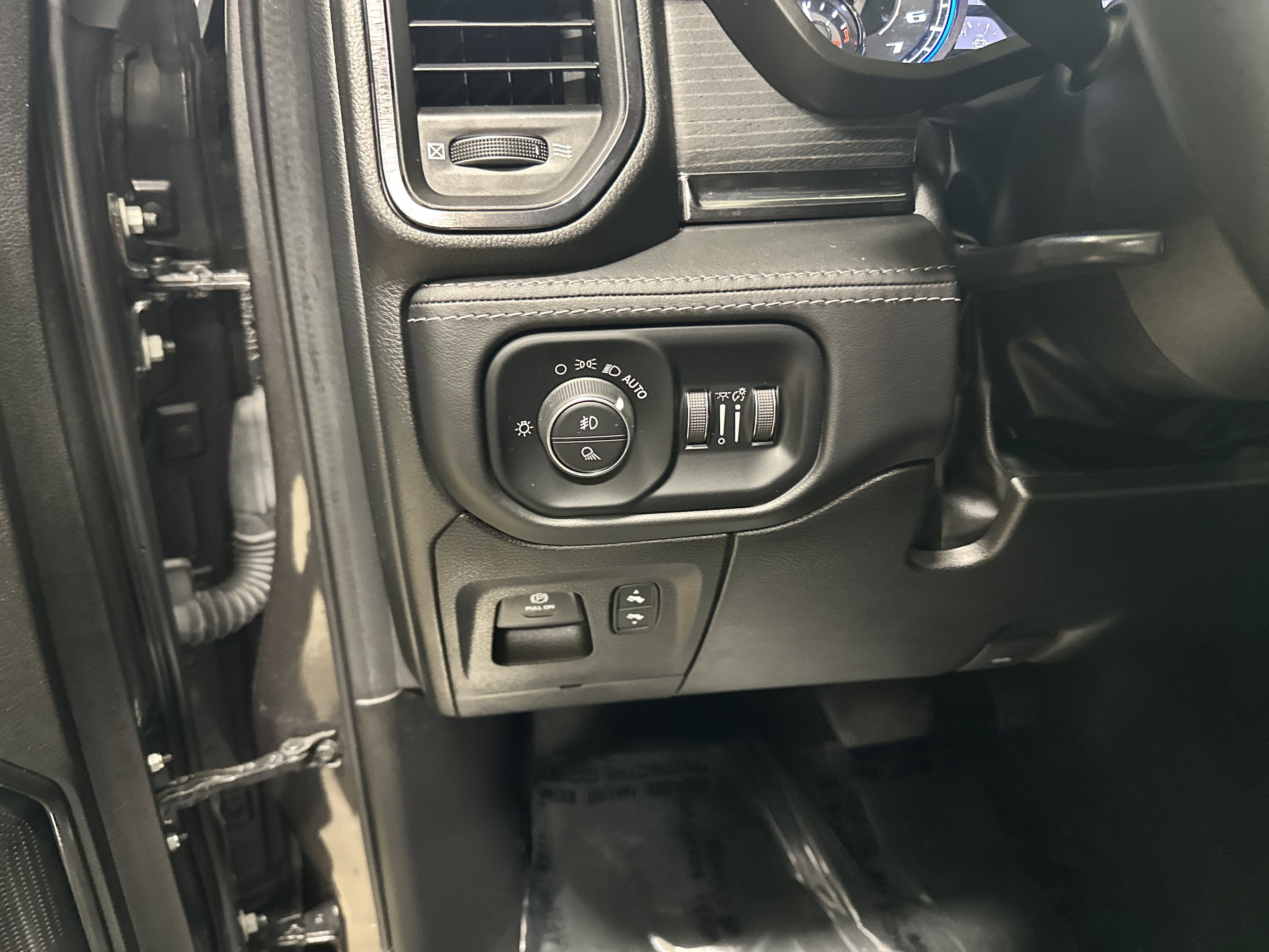 Used 2022 RAM 1500 Limited AWD/4WD image 37