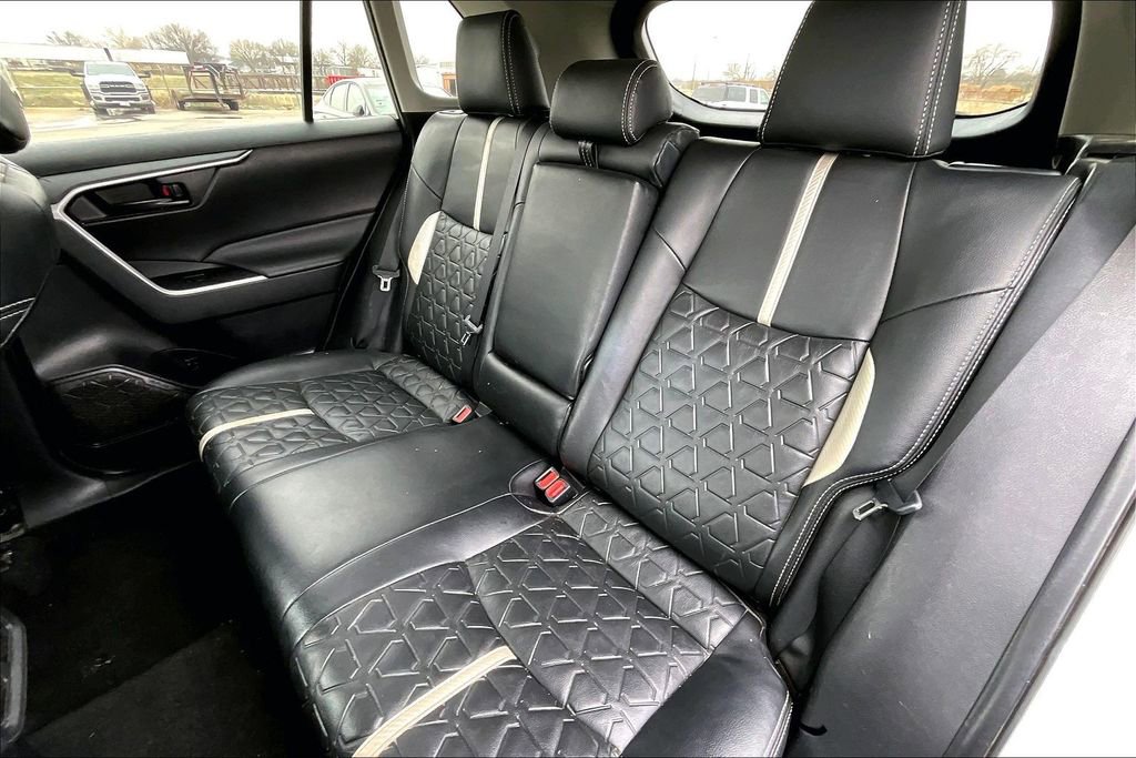 Used 2022 Toyota RAV4 LE image 33