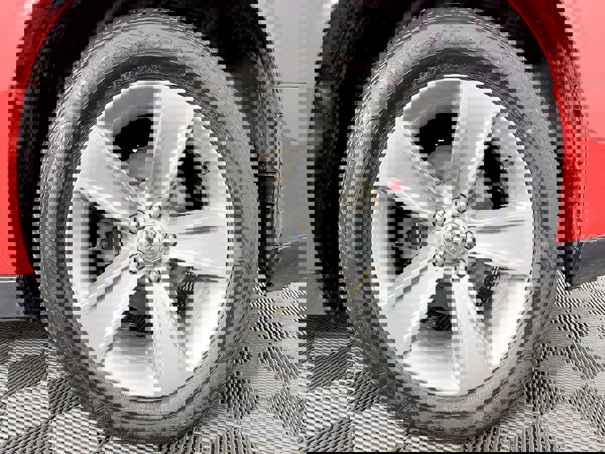 Used 2015 Dodge Challenger SXT w/ Driver Convenience Group RWD image 23