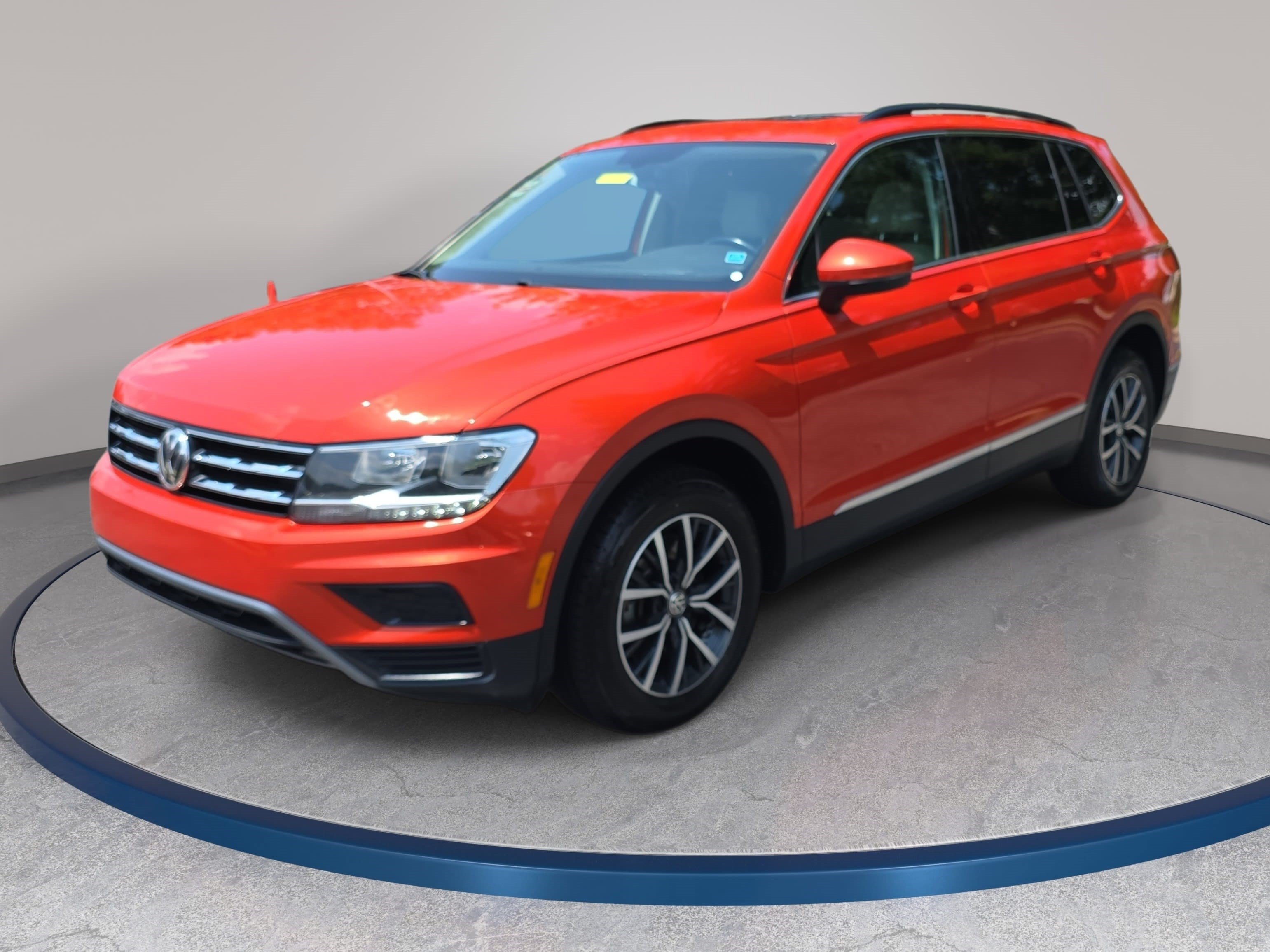 Used 2018 Volkswagen Tiguan SE w/ Panoramic Sunroof Package FWD image 1