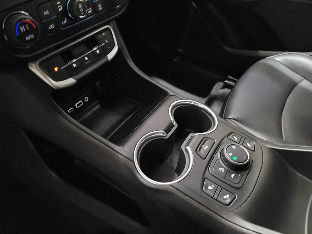 Used 2022 GMC Terrain SLT w/ Tech Package image 26