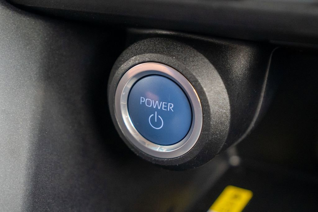 Used 2022 Toyota Venza LE image 26