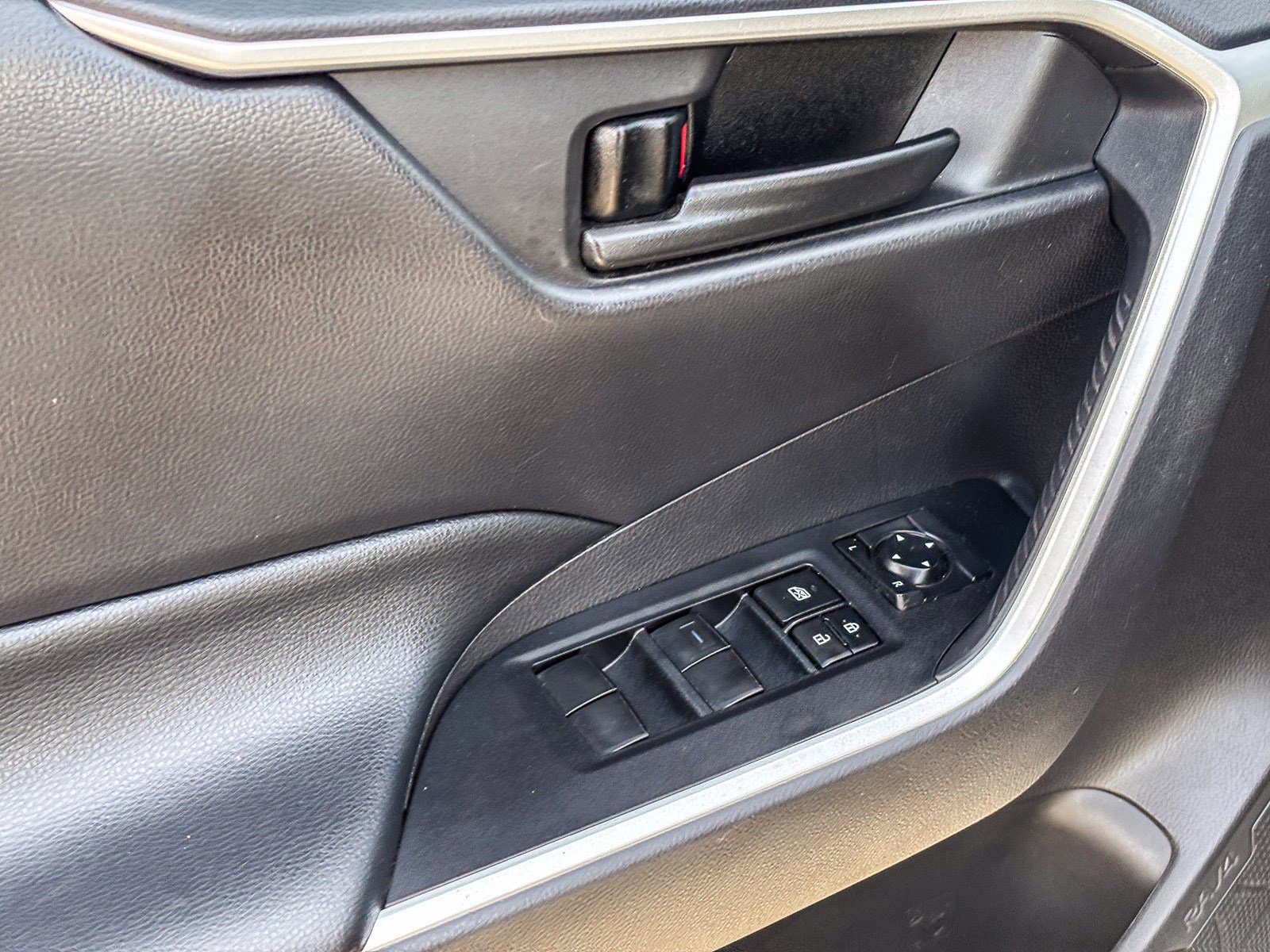 Certified 2021 Toyota RAV4 LE image 22