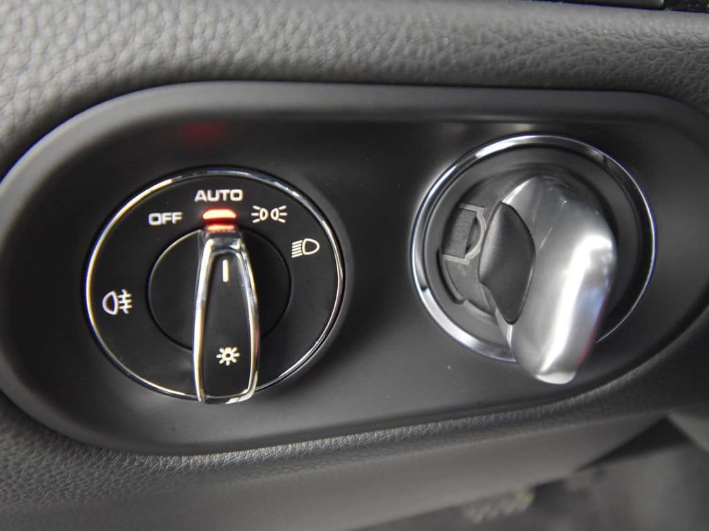 Certified 2024 Porsche Macan GTS AWD/4WD image 29
