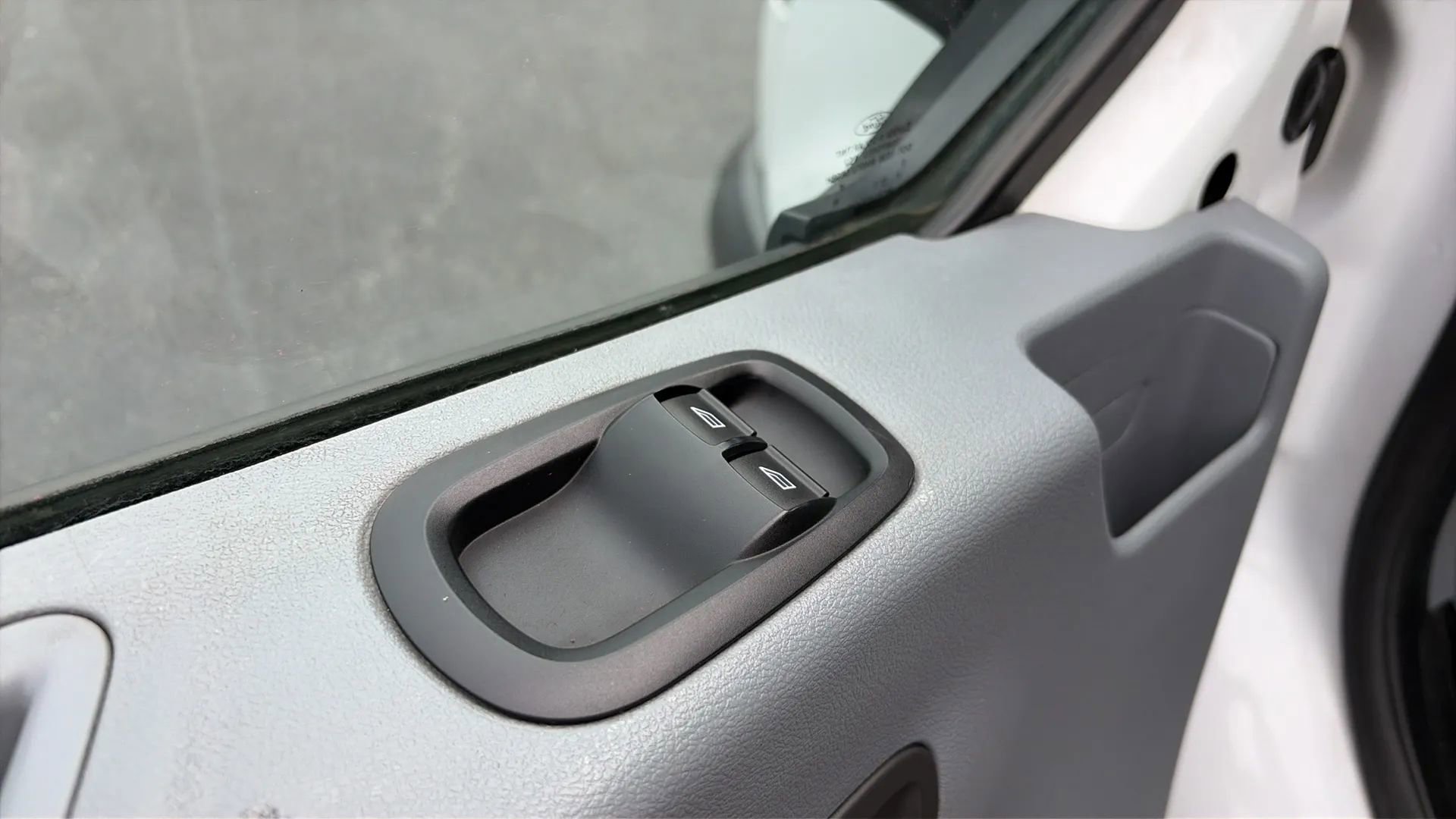 Used 2015 Ford Transit 350 148 Medium Roof image 12
