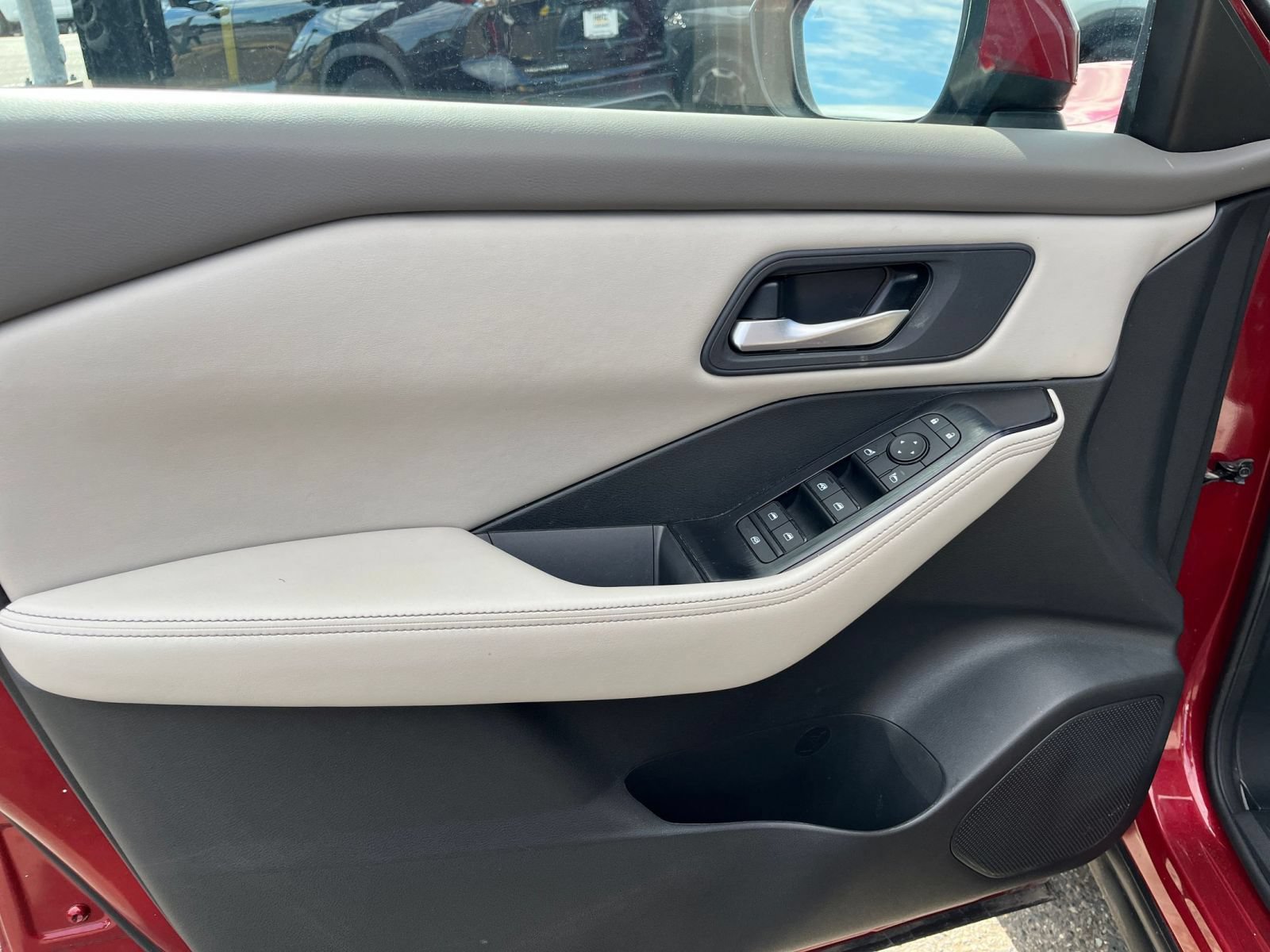 Used 2025 Nissan Rogue SV AWD/4WD image 18