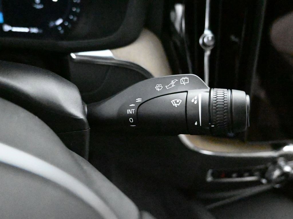 New 2026 Volvo XC60 B5 Plus w/ Protection Package Premier image 17