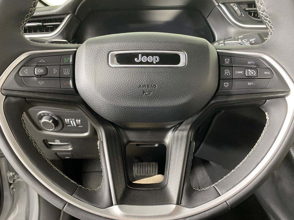 Used 2024 Jeep Grand Cherokee Altitude image 37