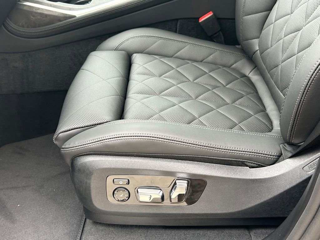New 2025 BMW X7 xDrive40i image 16
