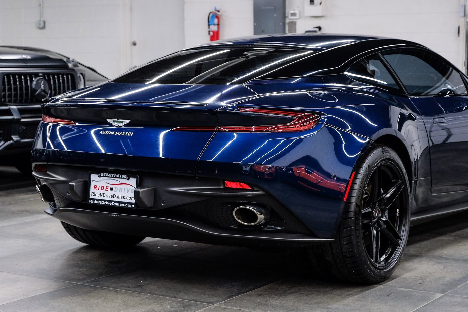 Used 2018 Aston Martin DB11 V12 image 13