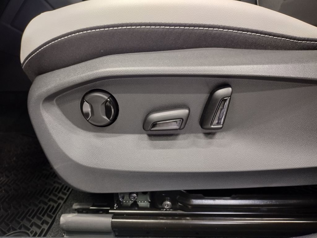 New 2026 Volkswagen Taos SE AWD/4WD image 21