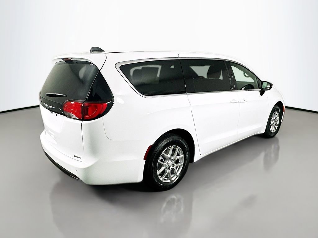 New 2026 Chrysler Voyager LX FWD image 7