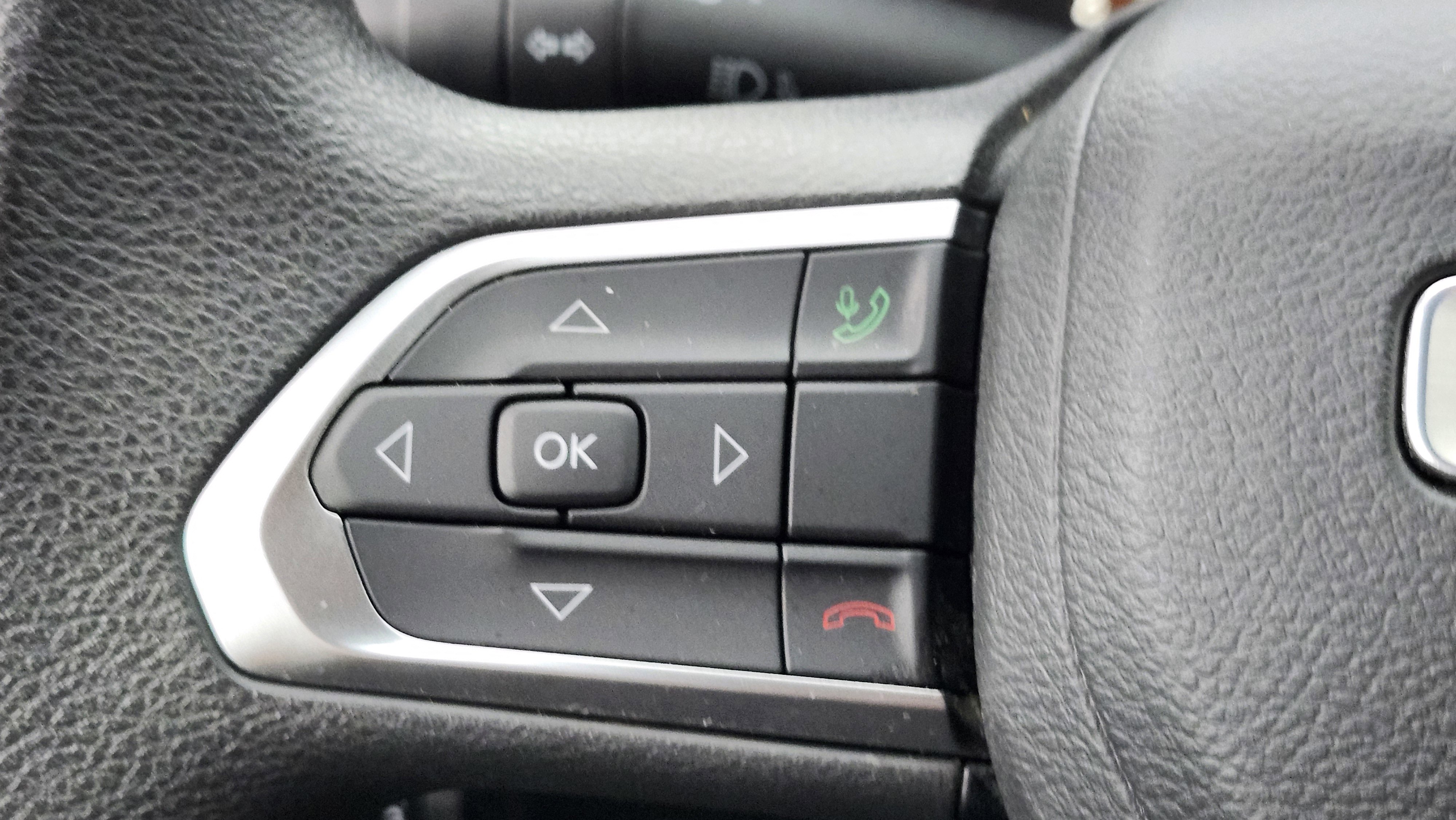 Used 2025 Jeep Compass Sport image 32