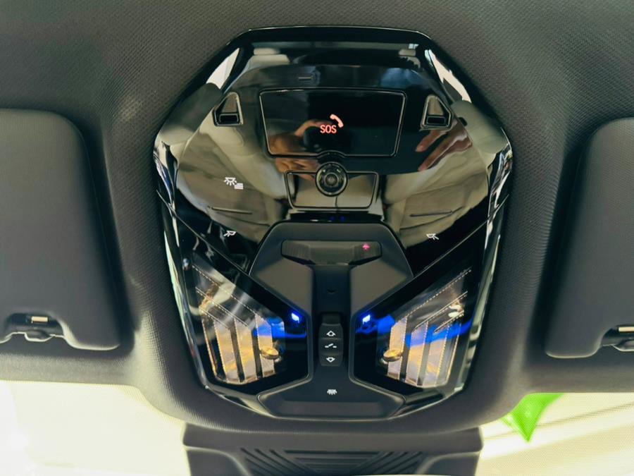 Used 2024 BMW 540i xDrive w/ Premium Package image 27