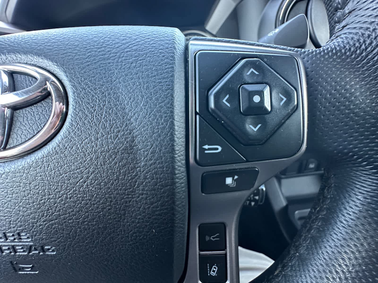 Used 2023 Toyota Tacoma SR5 AWD/4WD image 29