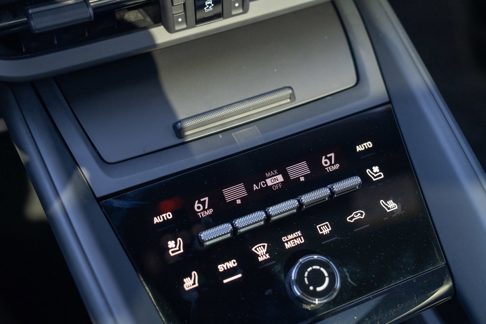 Certified 2025 Porsche Macan 4 Electric AWD/4WD image 20