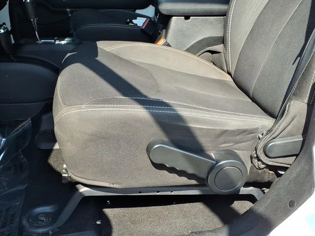 Used 2015 Jeep Wrangler Unlimited Sahara w/ Connectivity Group image 19
