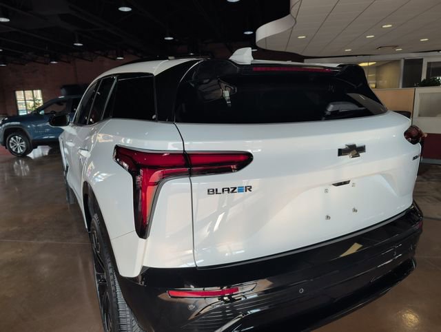 Certified 2024 Chevrolet Blazer EV RS image 5