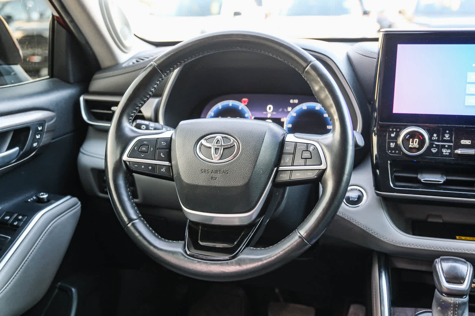 Used 2023 Toyota Highlander Limited FWD image 17