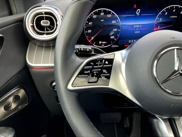 Used 2026 Mercedes-Benz GLC 300 4MATIC image 12