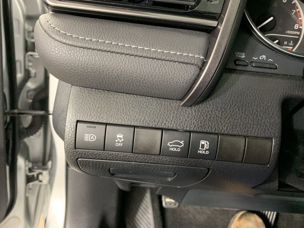 Used 2020 Toyota Camry SE image 18