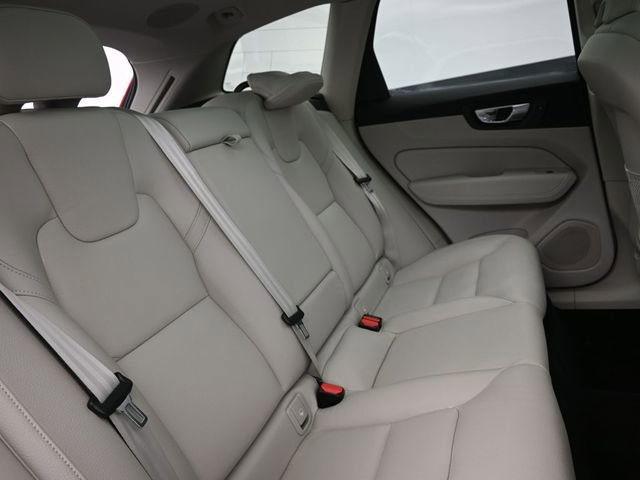 Used 2023 Volvo XC60 B5 Plus AWD/4WD image 34
