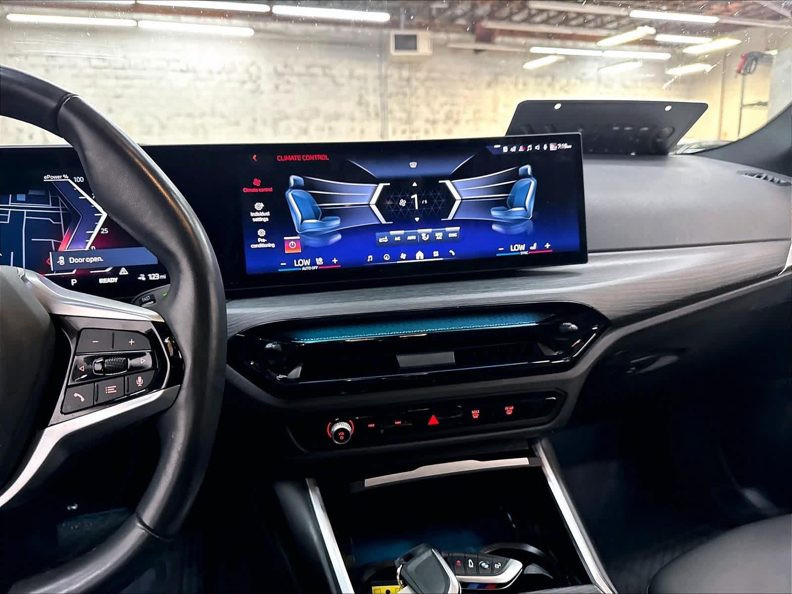 Used 2025 BMW i4 eDrive40 w/ M Sport Package RWD image 9