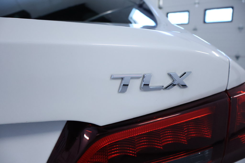 Used 2016 Acura TLX w/ Technology Package FWD image 10