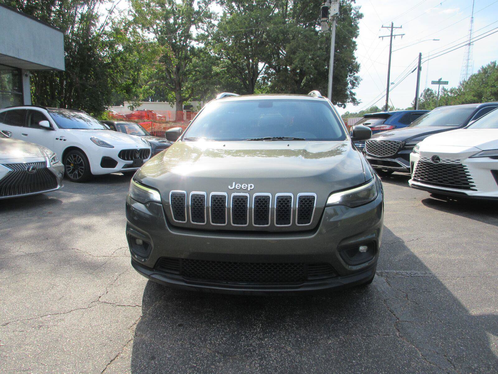 Used 2019 Jeep Cherokee Latitude w/ Popular Appearance Group FWD image 2