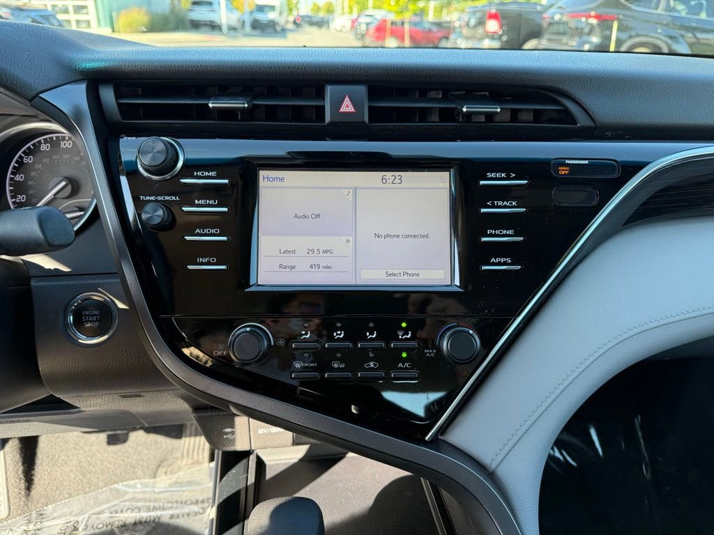 Used 2018 Toyota Camry LE image 12