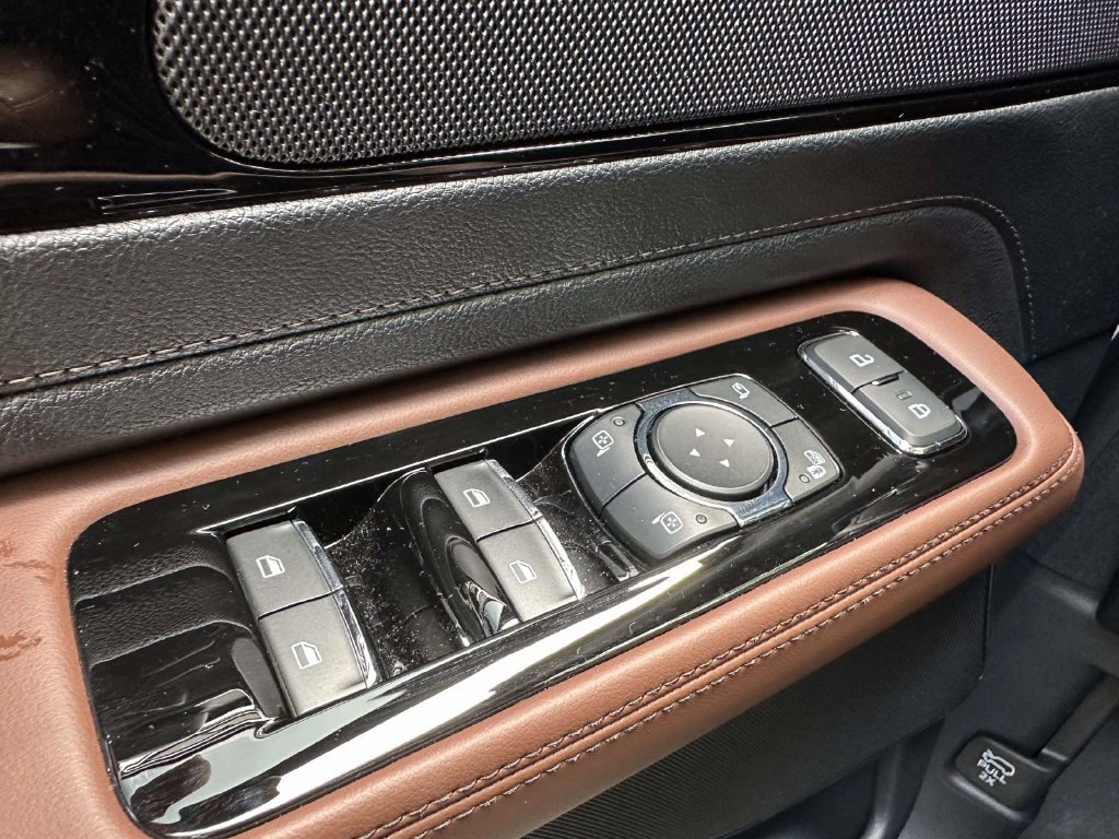 Used 2026 Lincoln Aviator Reserve AWD/4WD image 36