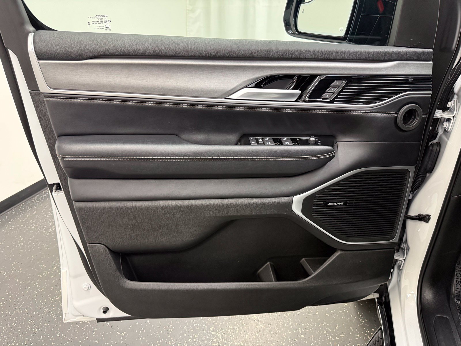 Used 2025 Jeep Wagoneer Series II AWD/4WD image 9