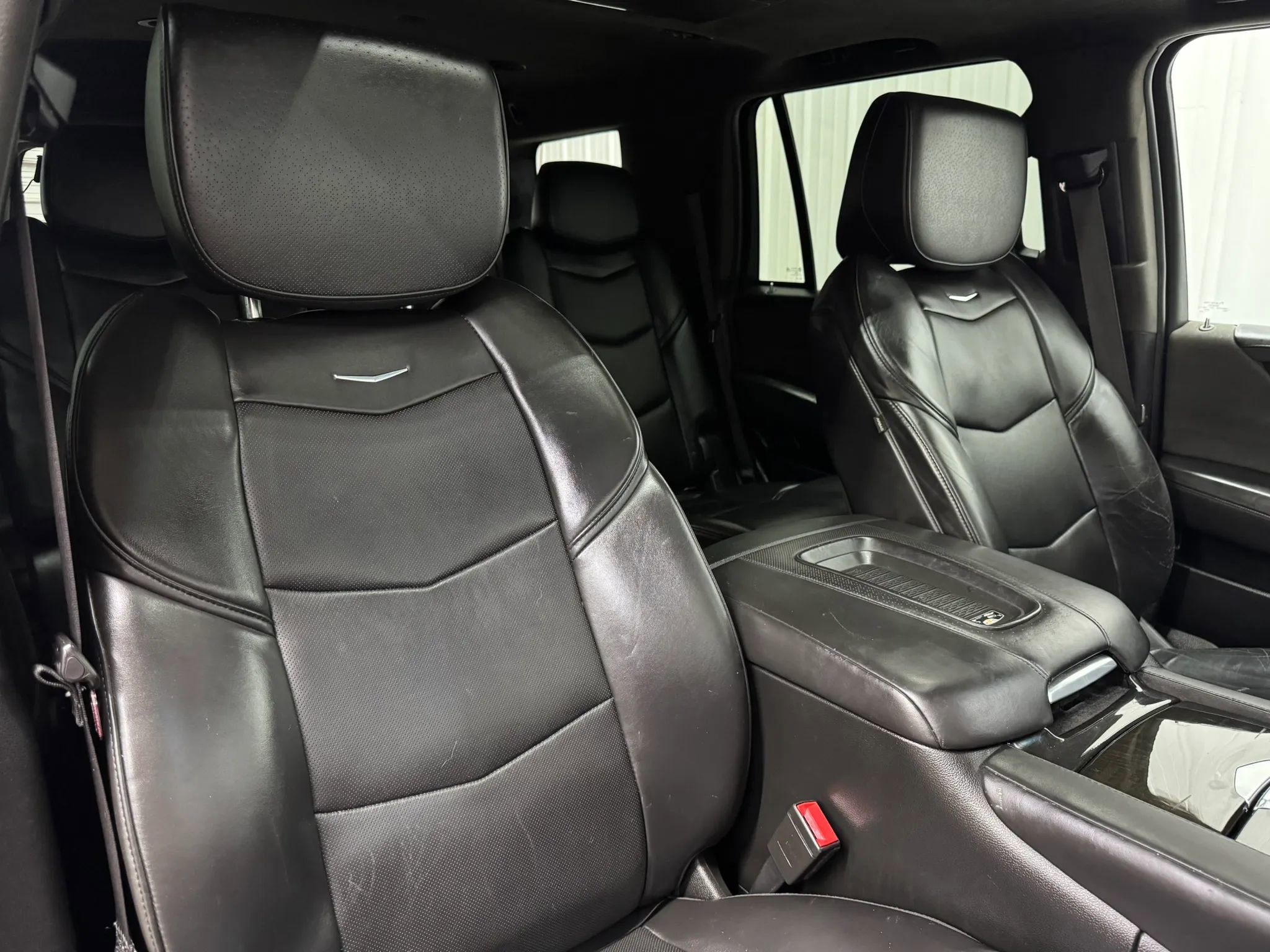 Used 2018 Cadillac Escalade Platinum AWD/4WD image 17