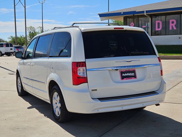 Used 2012 Chrysler Town & Country Touring image 8